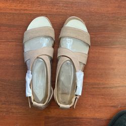 Naturalizer Low Heel Sandal  Size 7 1/2 wide width