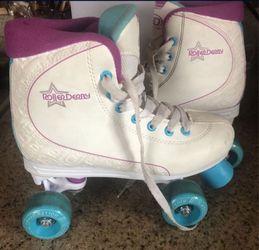  Roller Derby Women’s Skates Sz 6 