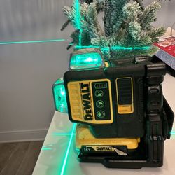 DeWalt DW089LG 12V Green Line 3 x 360 Laser Level Laser + battery + charger