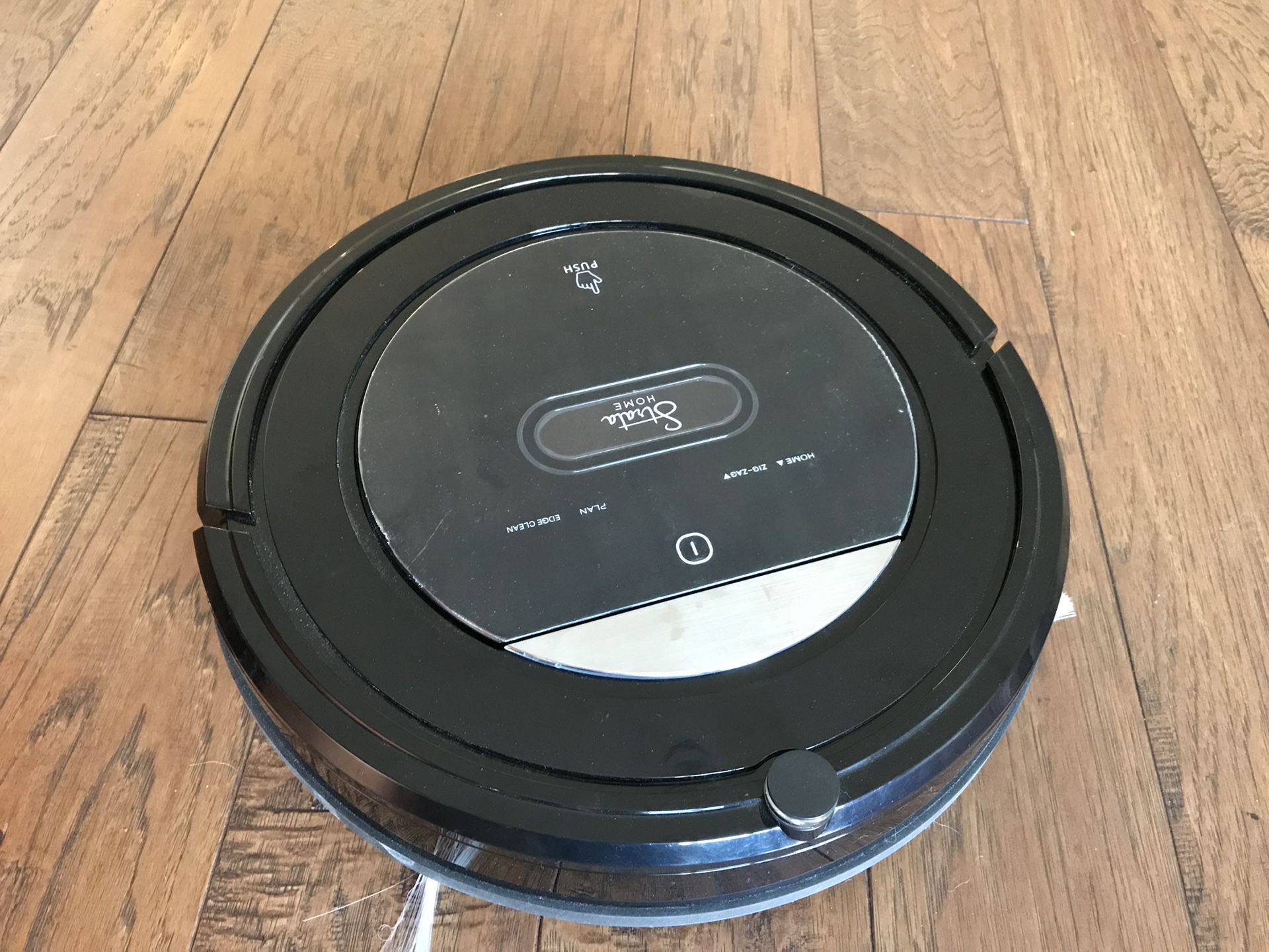 Strata robot vacuum with return home function