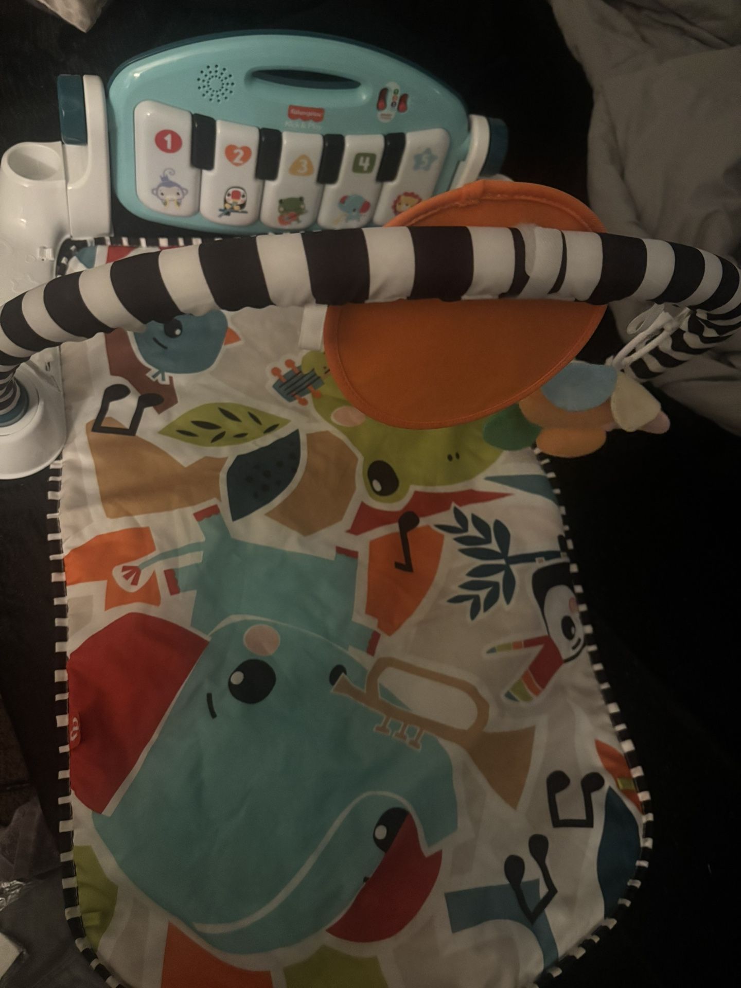 Grow and kick tummy time mat