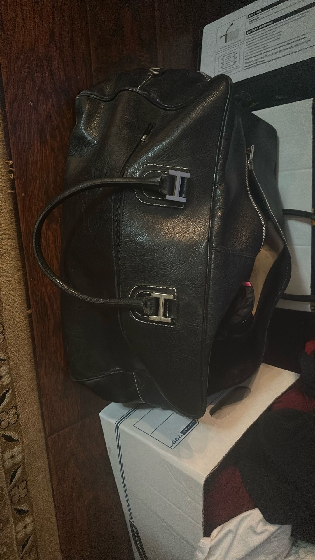 Leather Duffle Bag In Excellent Condition