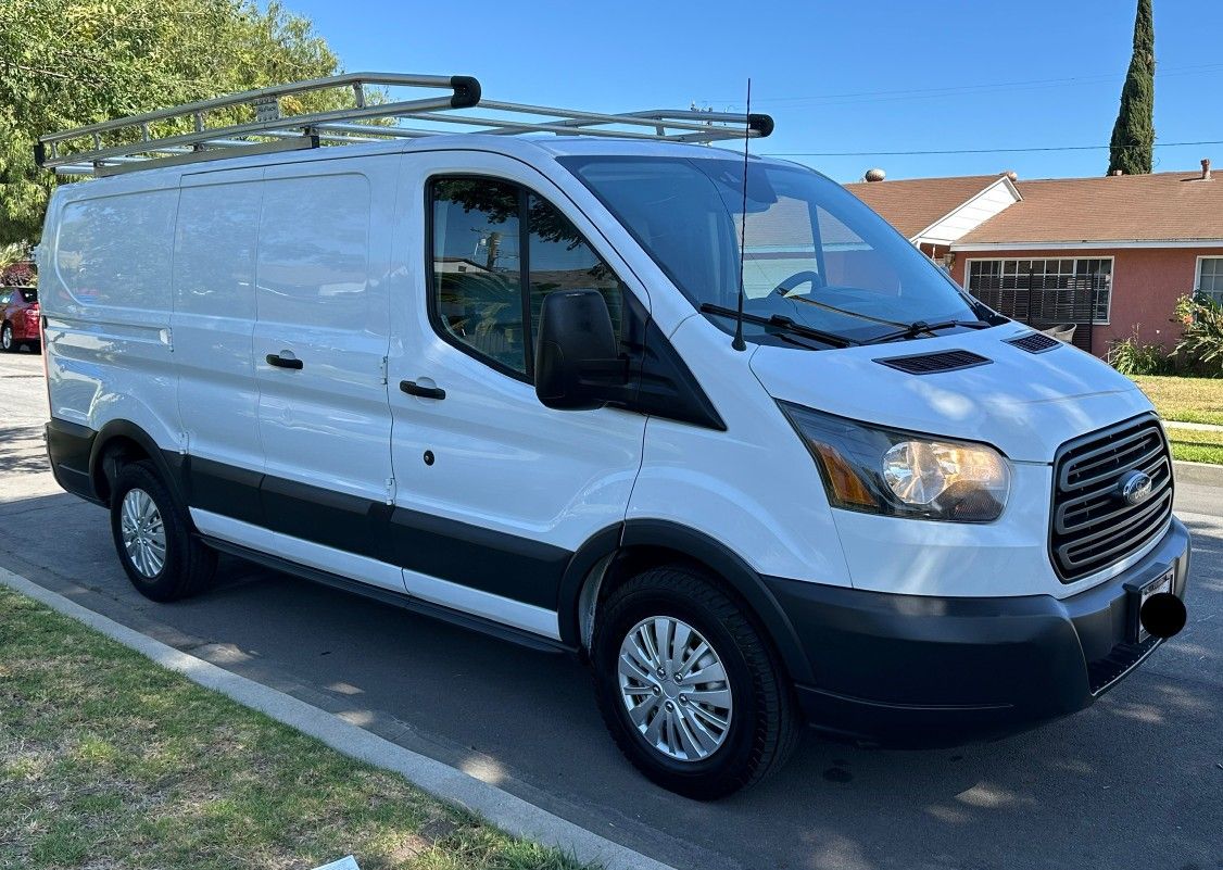 2018 FORD TRANSIT 150 LOW ROOF W/60/40 SIDE DOOR W/LWB , Clean Title