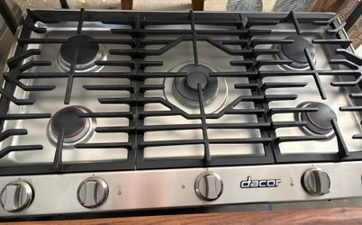 Dacor gas 36 inch 5 burner cooktop.