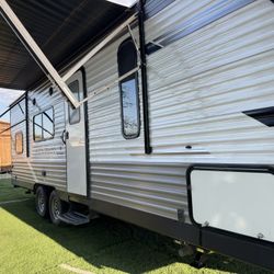 2022 Travel Tráiler In Víctorville Ca 