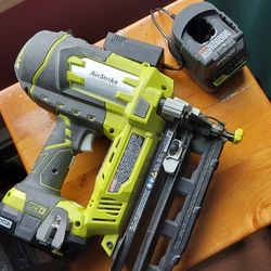 Ryobi P325 18V 16GA Nail Gun 😮😁W/ Battery 