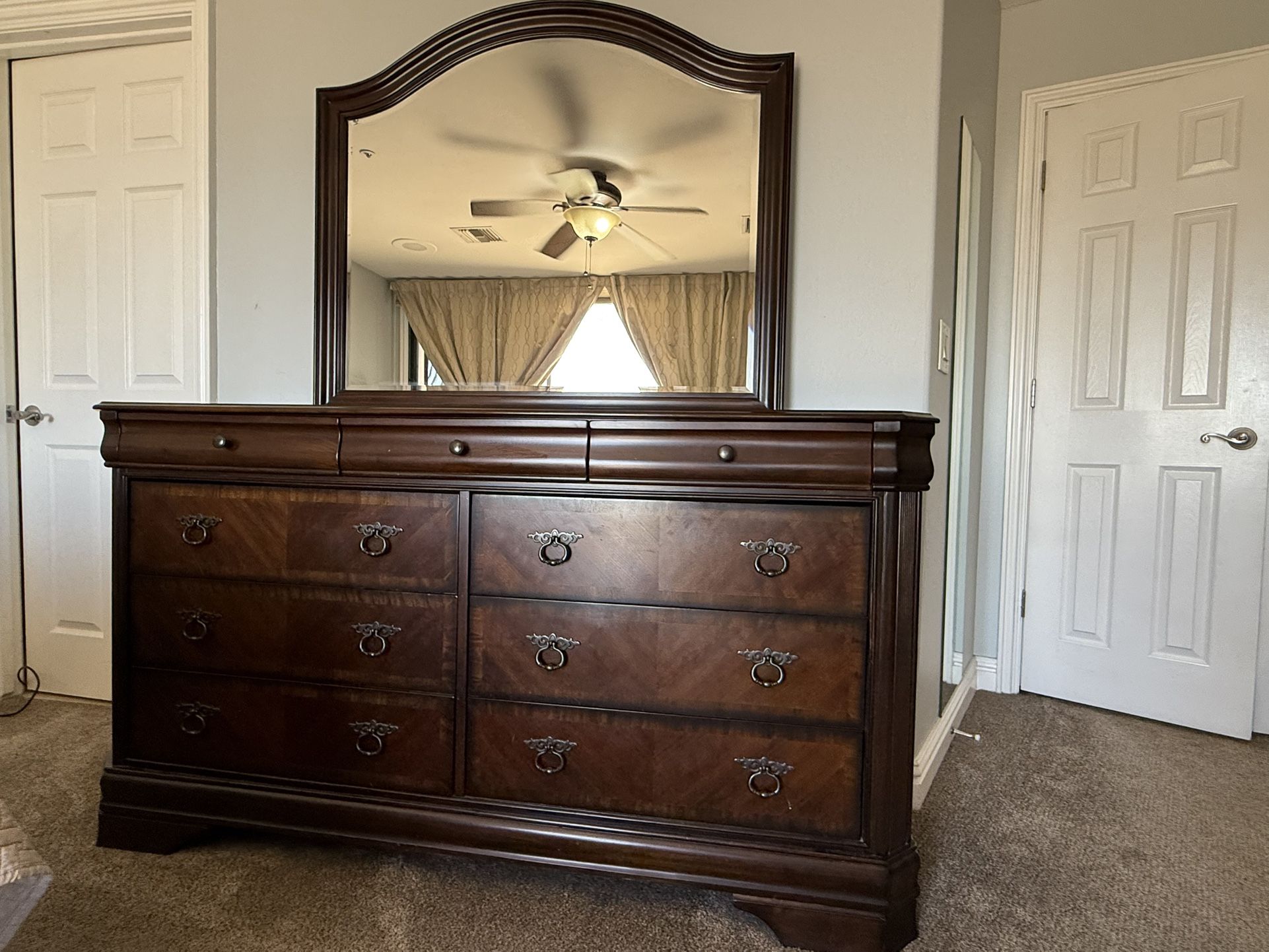 QUEEN Ashley 9pcs Bedroom Collection