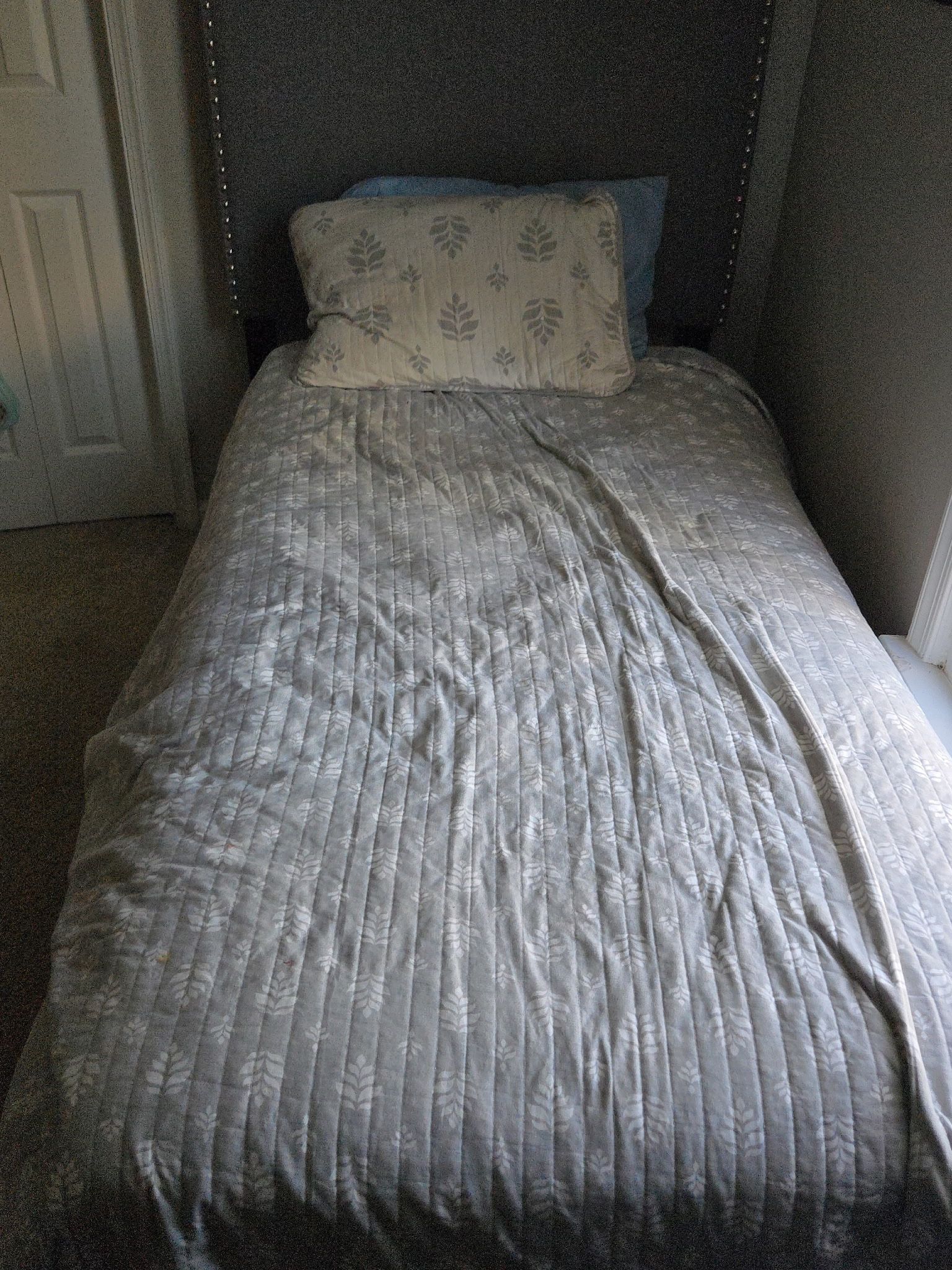 Twin Size Bed w/mattress