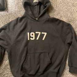 Essential Hoodie 1977