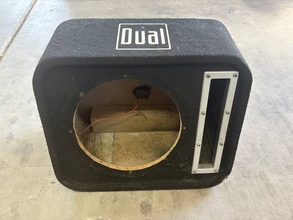 10" carpeted subwoofer box enclosure only