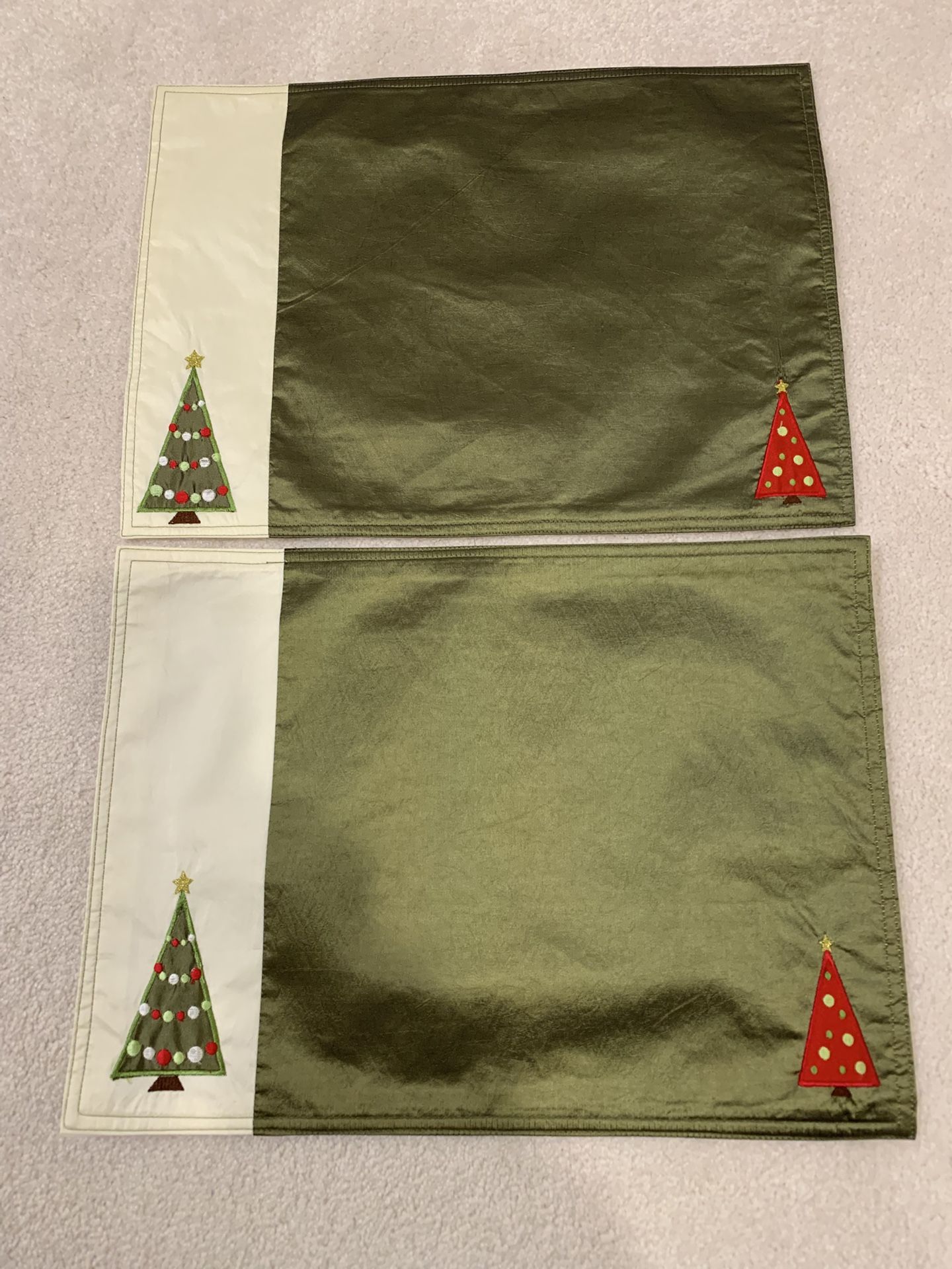 2 Christmas Holiday Placemats