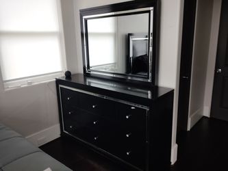 King bedroom set for sale ASAP