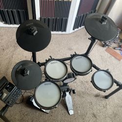 Electronic Drumkit (mesh heads)
