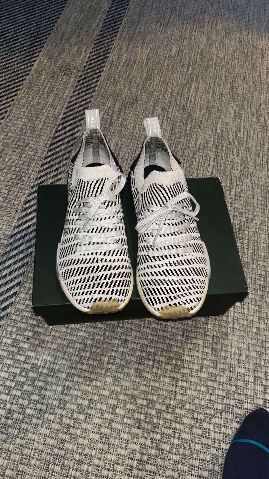 NMD R1 STLT PK