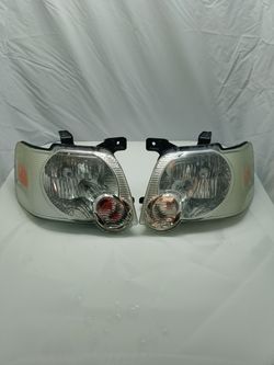 Left And Right 2006 To 2009 Ford Explorer Headlight Assembly
