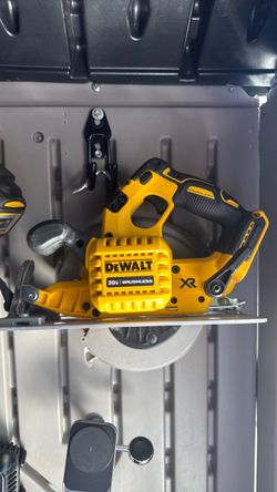DeWalt 20V XR Brushless Circular Saw