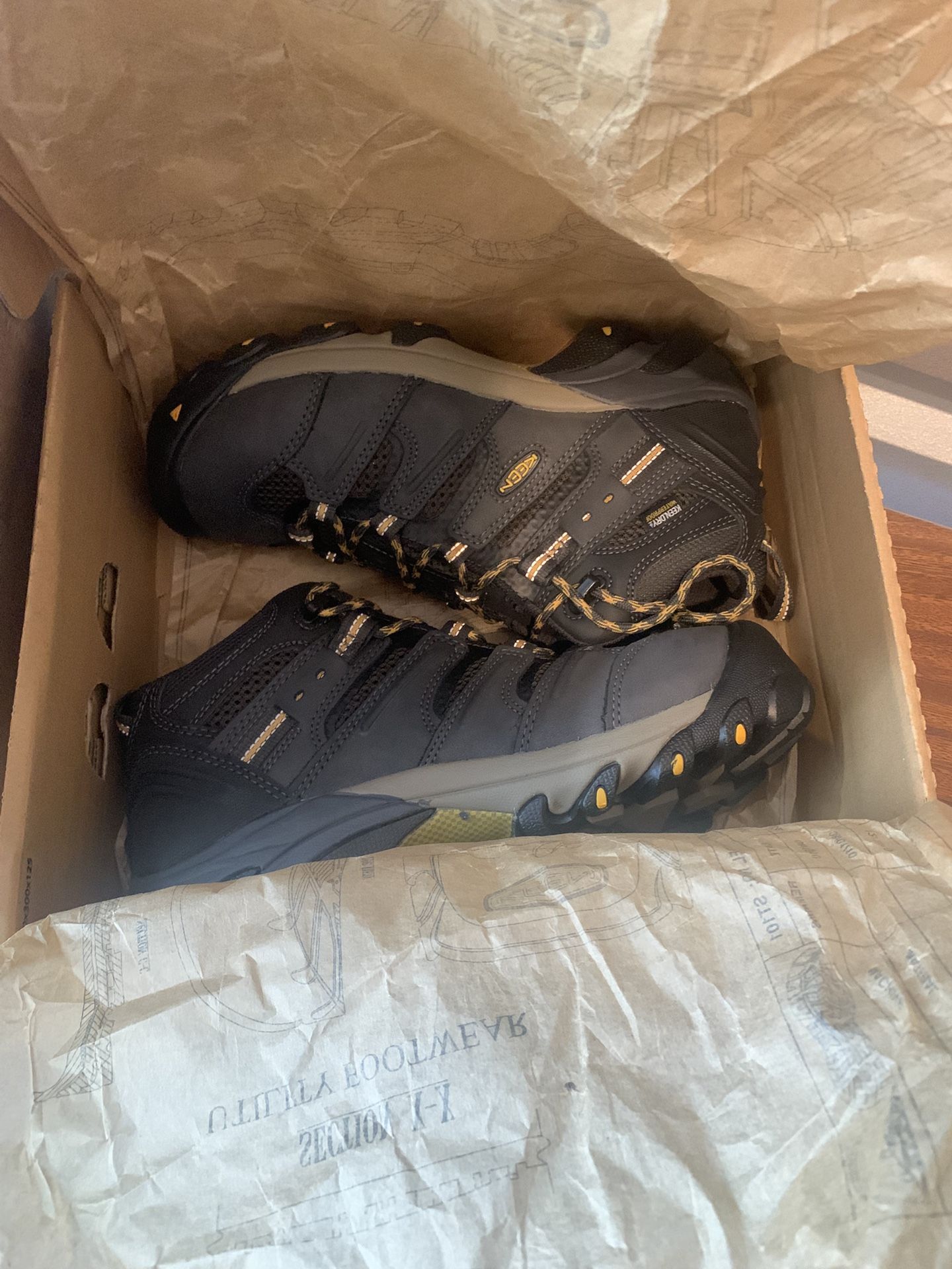 Brand New KEEN Utility Lansing Steel Toe Boots – Size 9