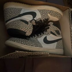 Nike Air Jordan 1 Retro High Top Sneaker Size 11