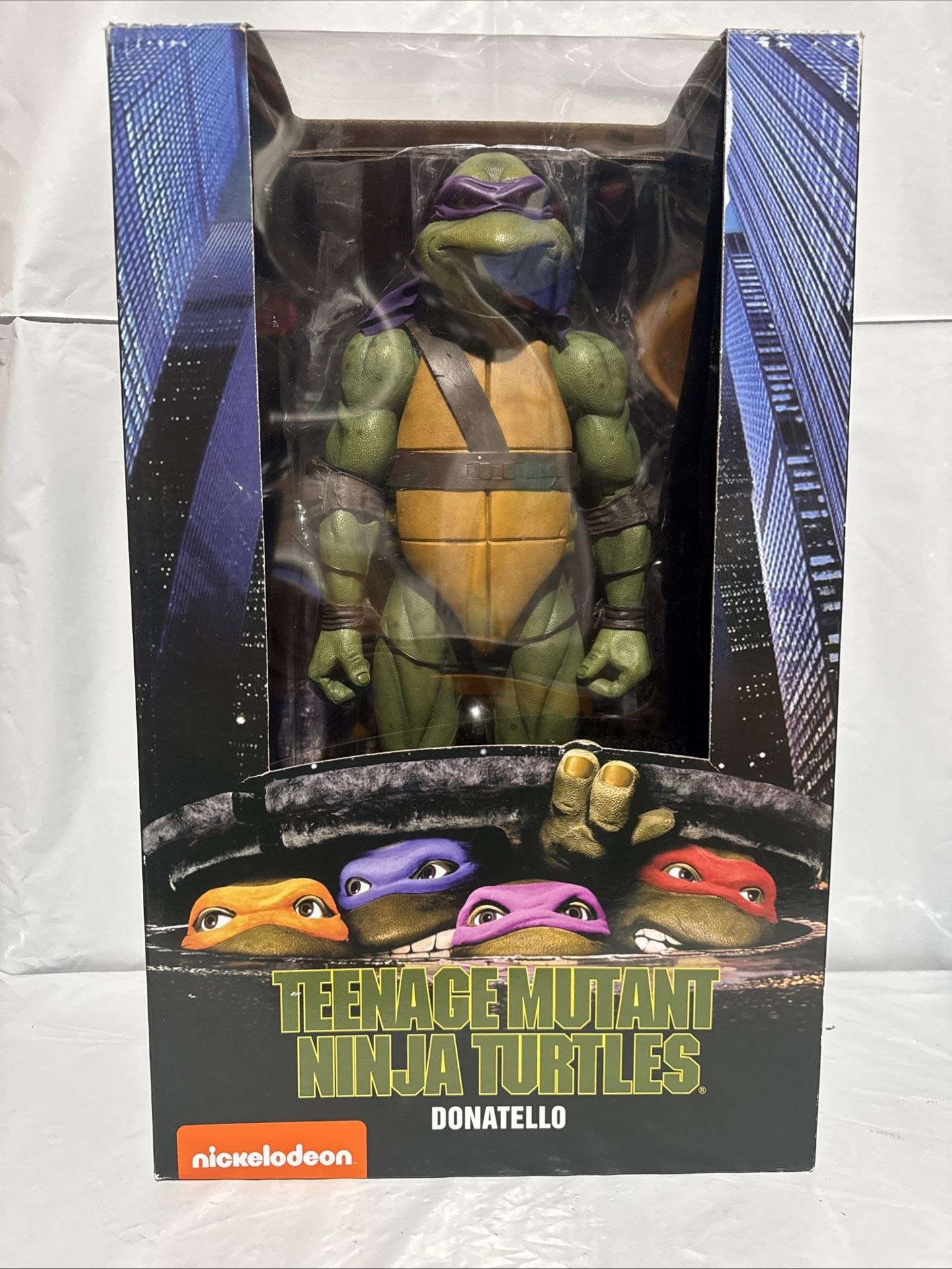 NECA Teenage Mutant Ninja Turtles 1/4 Scale Leonardo 1990 Movie
