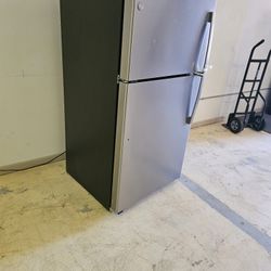 Ge Top And Bottom Refrigerator Stailess Steel Used Good Conditions 