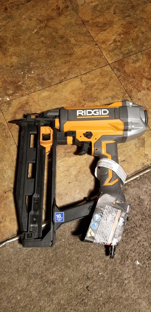RIDGID 16 GAUGE STRAIGHT FINISH NAILER W/BOX OF NAILS