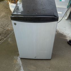 Mini Fridge 