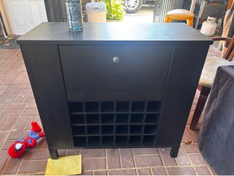 Wine cabinet