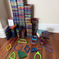 Lot of 471 Magna Tiles Picasso Lakeshore Magnetic Tiles Stem Manipulatives