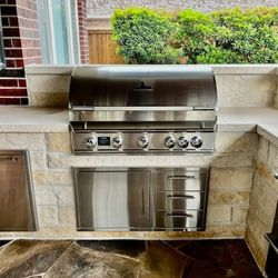 Outdoor Kitchen 