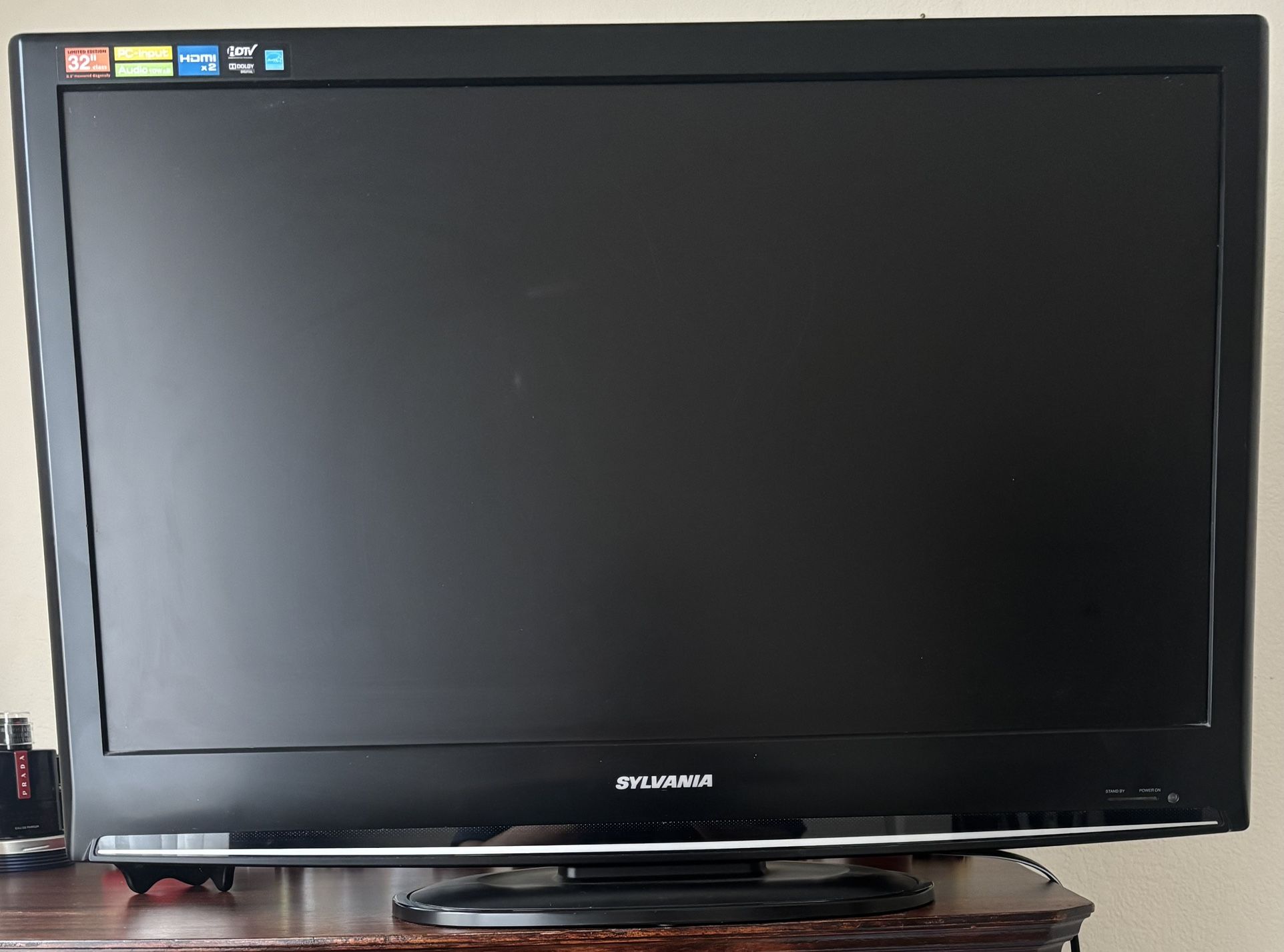 $30 Sylvania 32 Inch Tv Very Good Conditions