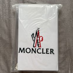 Moncler Womens  White Wool Knit With Pom Pom 