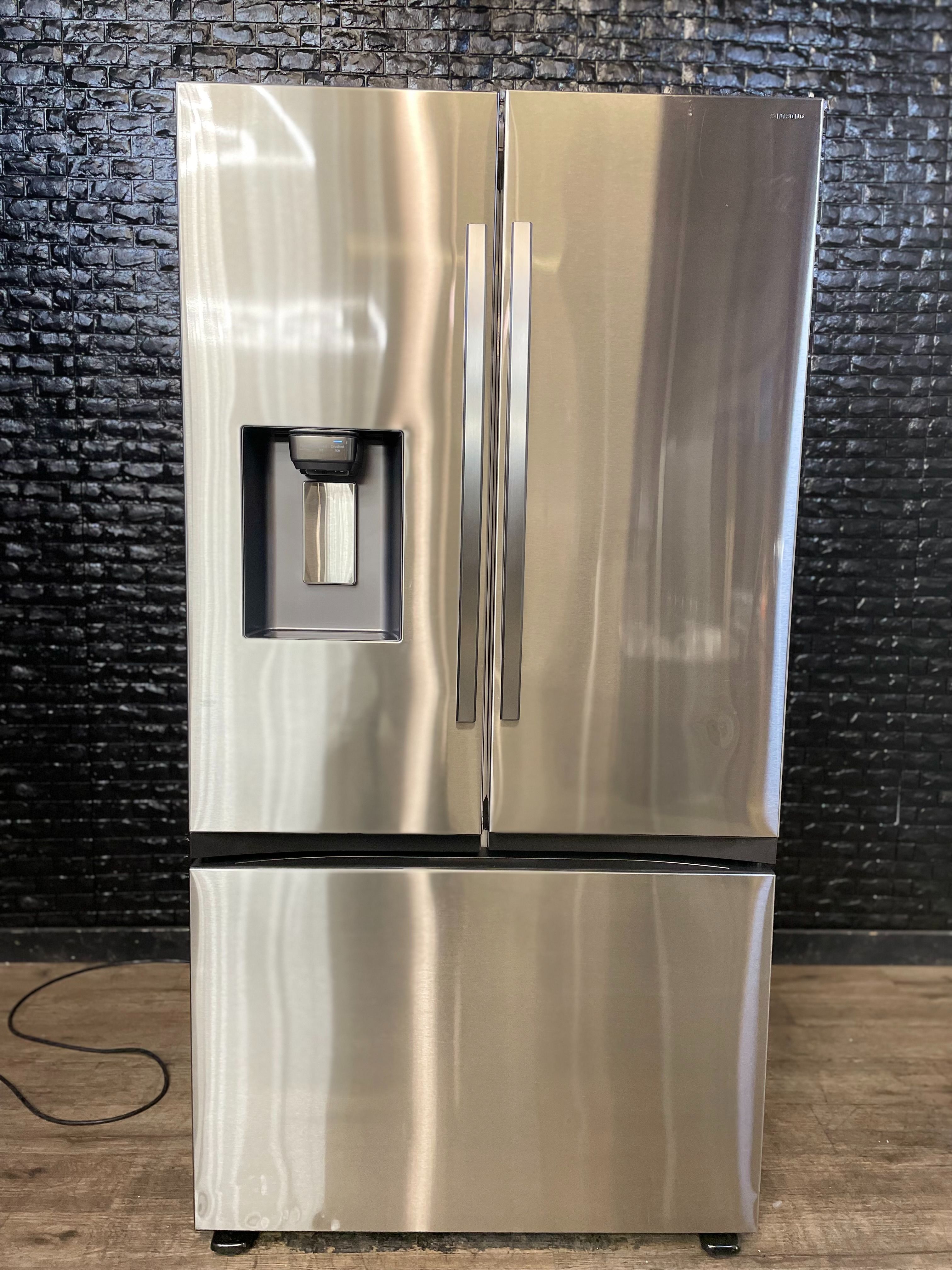 SAMSUNG REFRIGERATOR w/WARRANTY! R2838A