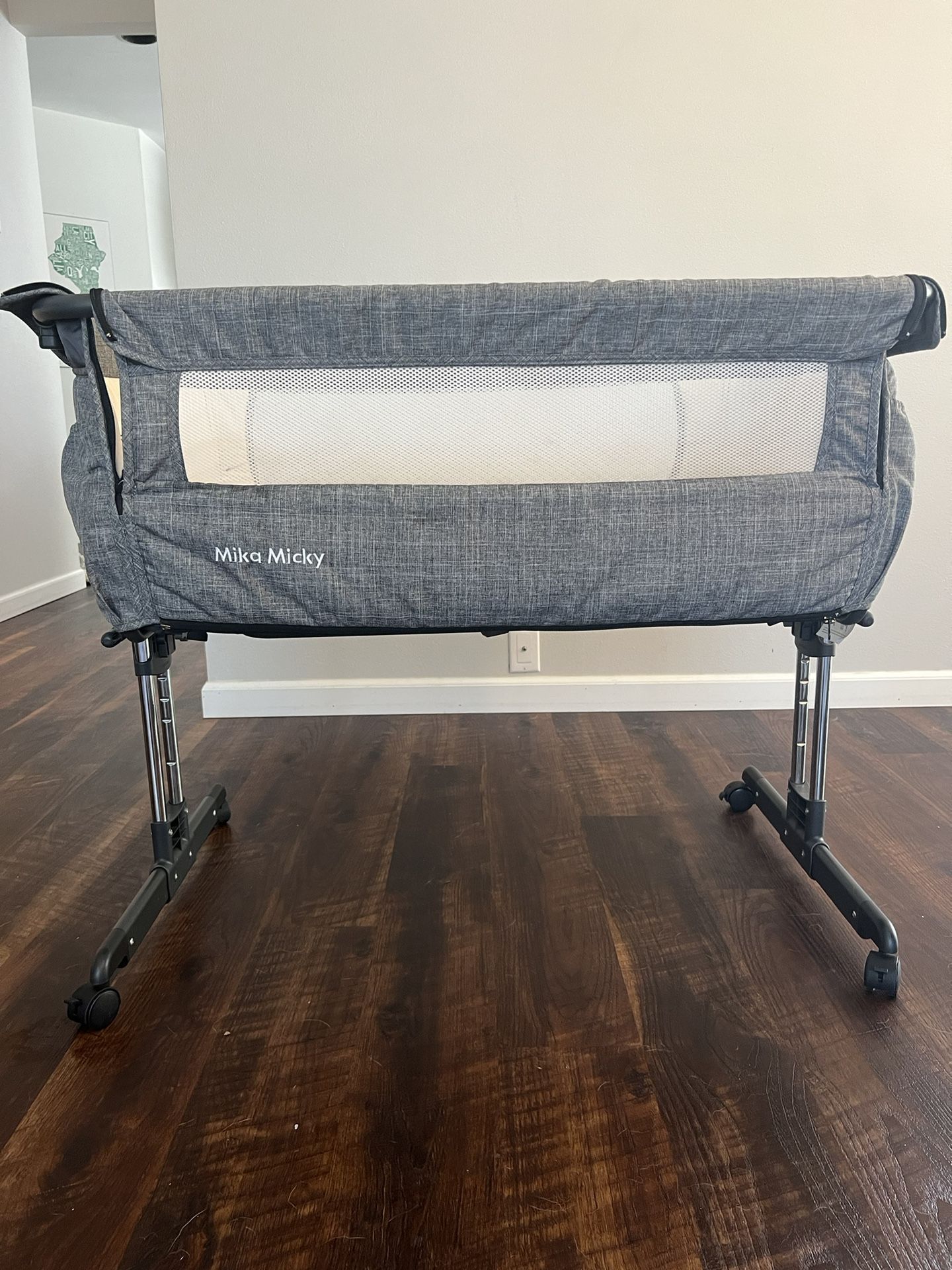 Mika Mickey Bassinet – Gently Used, Good Condition