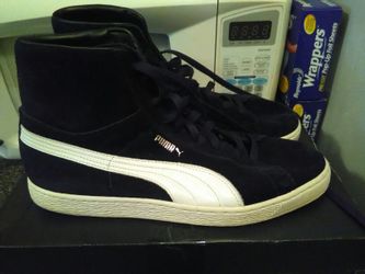 Suede pumas very good condition size 10/1/2
