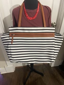 NWOT Large Traveling Or Multi-purpose Bag
