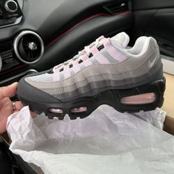Nike Air Max 95 Size 6 Women