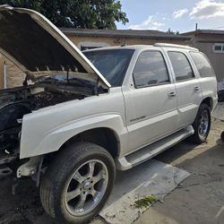 04 Cadillac Escalade Part Out.