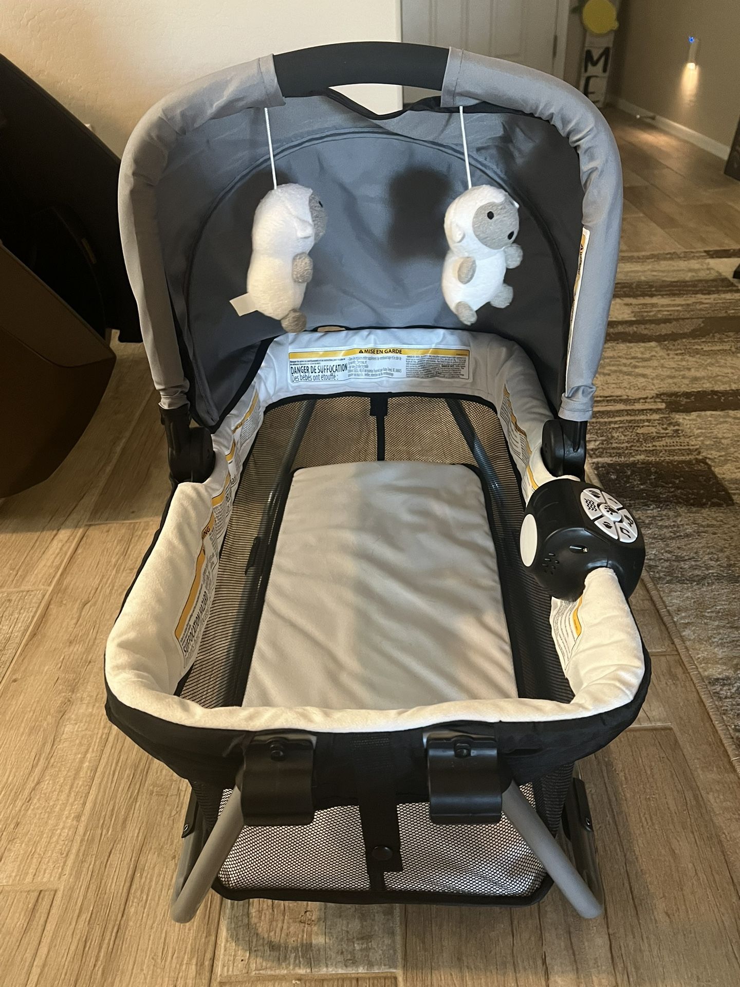 Baby Trend Simply Smart Nursery Center Playard with and Travel Bag for Sale in Phoenix