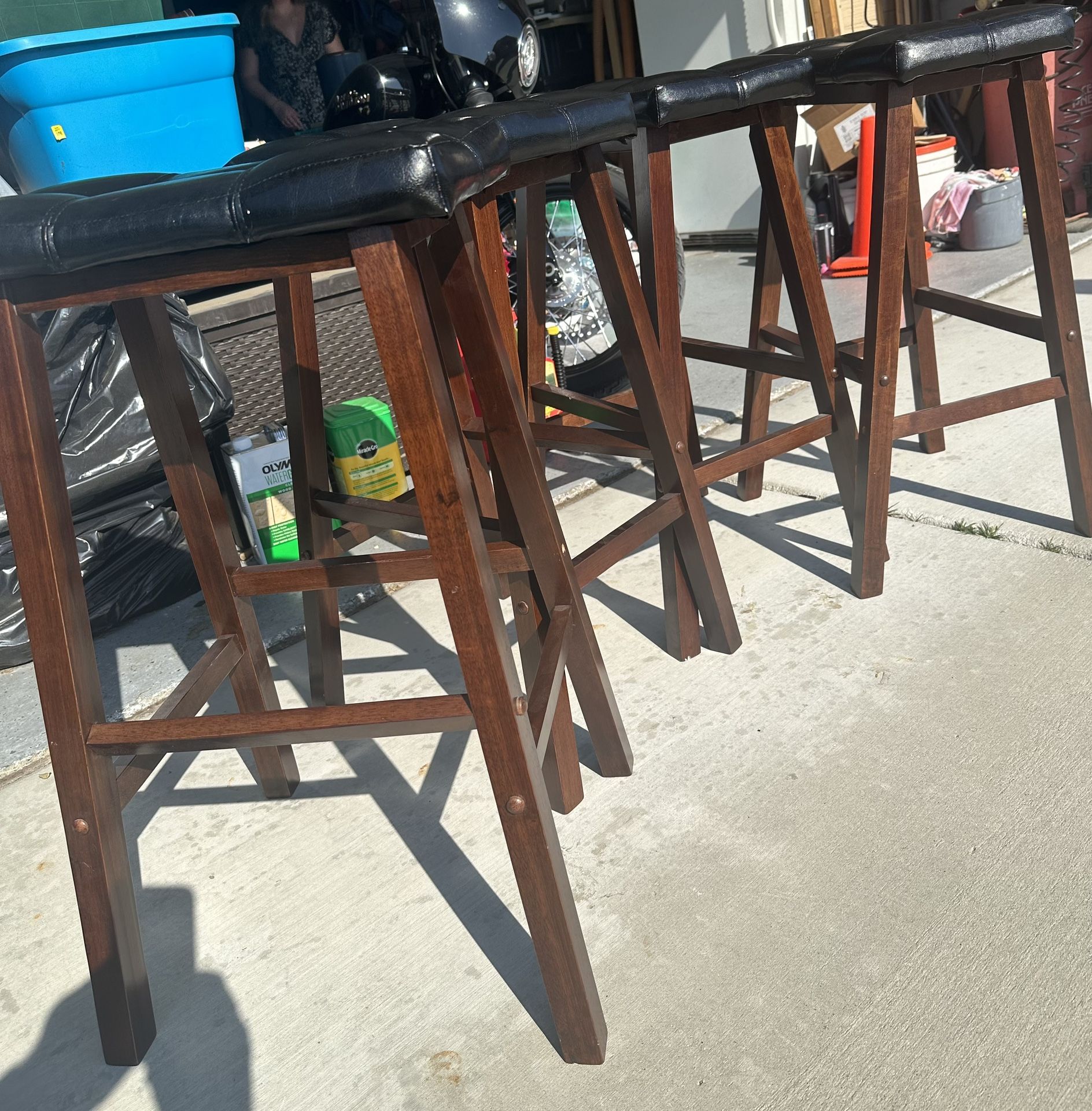 4 Bar Stools 