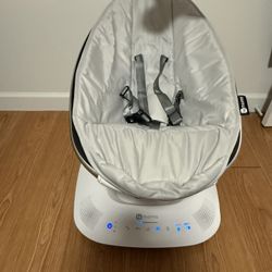 4moms mamaRoo Multi-Motion Baby Swing Smart Connectivity