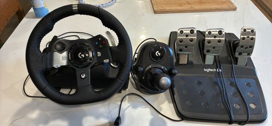 Logitech G920 Racing Wheel with Pedals and Shifter
