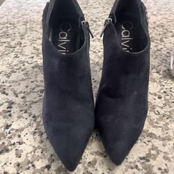 Size 7 - Calvin Klein 