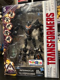 Transformers The Last Knight Toys R Us exclusive Combiner Infernocus with Quintessa