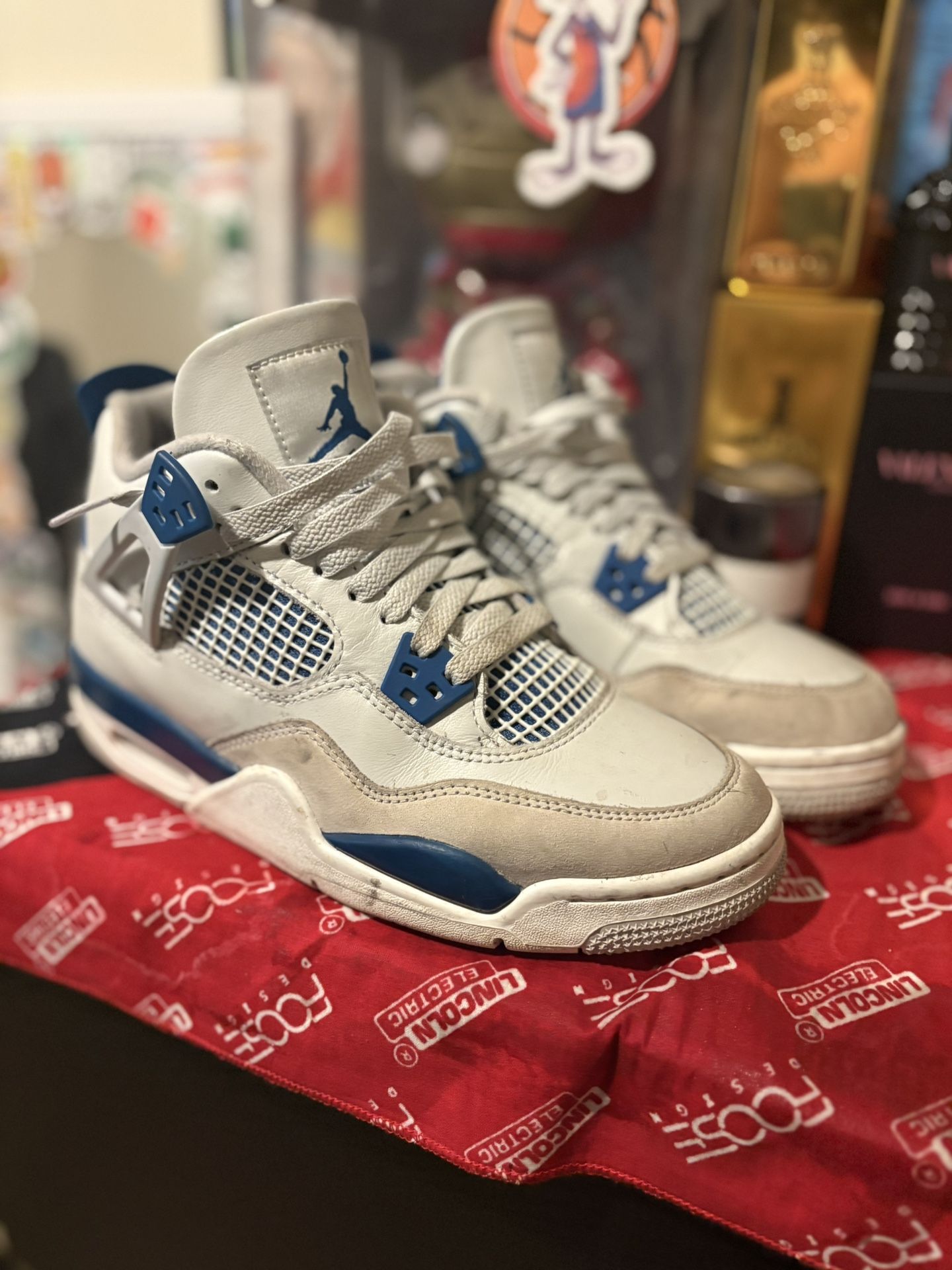 Jordan 4s