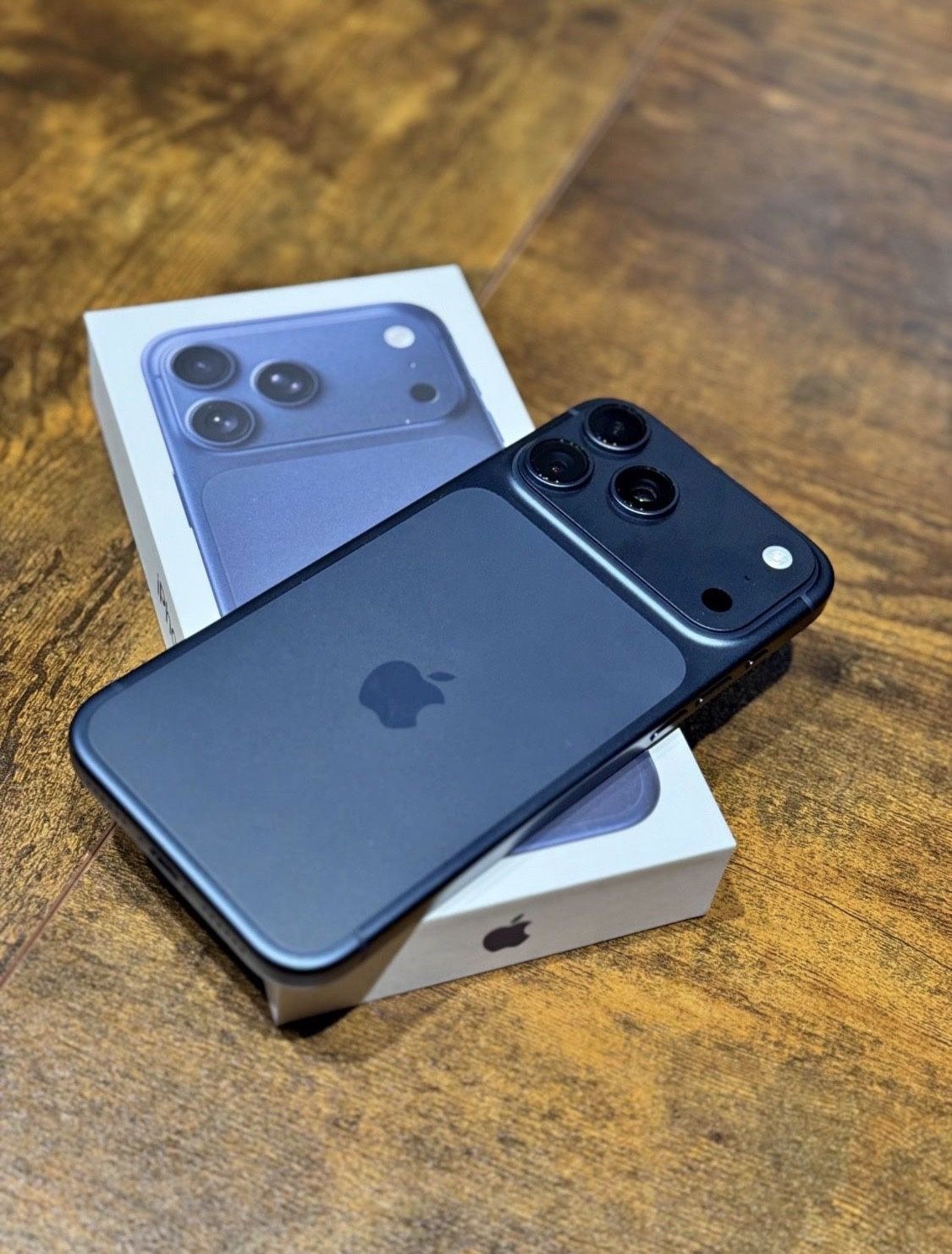 iPhone 17 Pro Max 256 Factory Unlocked Fully Paid Off $1400 Cash Or Looking For Cash Or Trade And Cash On Your End  !!! 