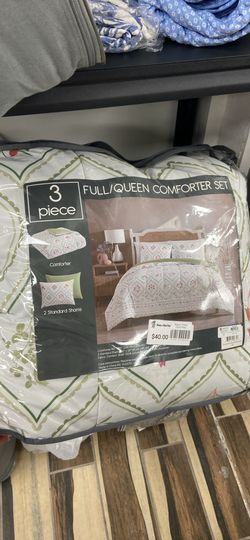 Macy's 3-Piece Full/Queen Comforter Set