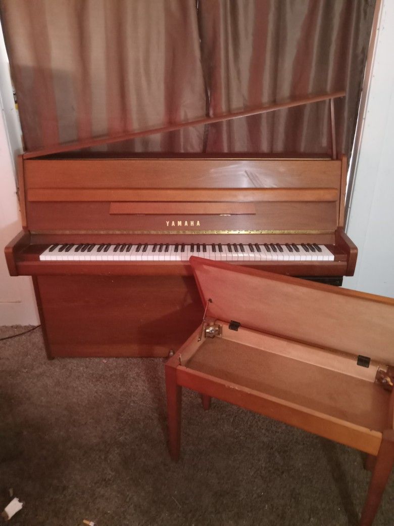 Yamaha Mx80 Upright Piano