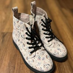 Girls youth floral boots!!