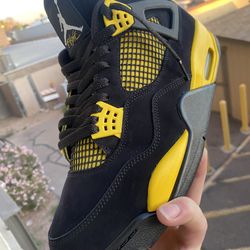 Jordan 4 Thunder 