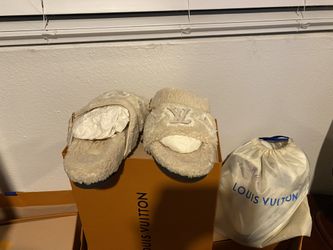 Louis Vuitton Sandals 7.5 Woman